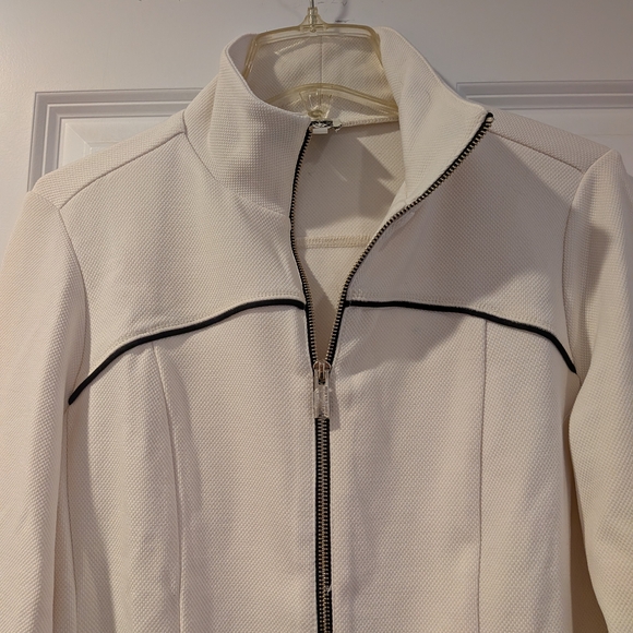 Anne Klein Lightweight Zip-Front Jacket with Black Piping Pique Knit - Picture 10 of 15